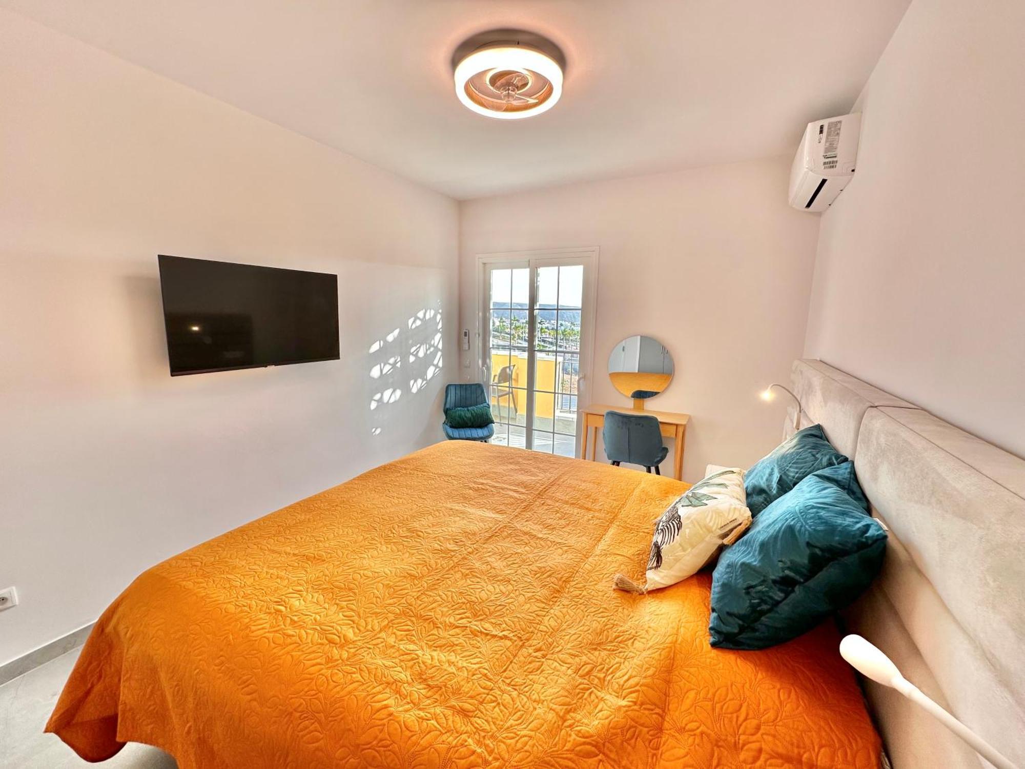 Sunset Apartment 2 & Heated Pool Los Cristianos  Exteriör bild
